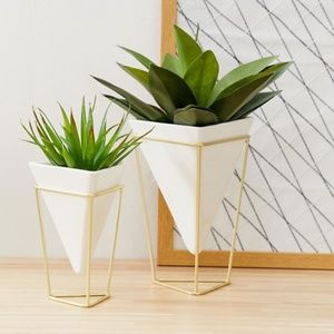 Umbra TRIGG Geometrical White Vases (Set of 2)